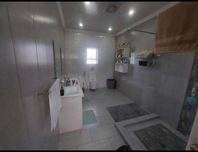 4 BEDROOM HOUSE FOR SALE IN MARBURG